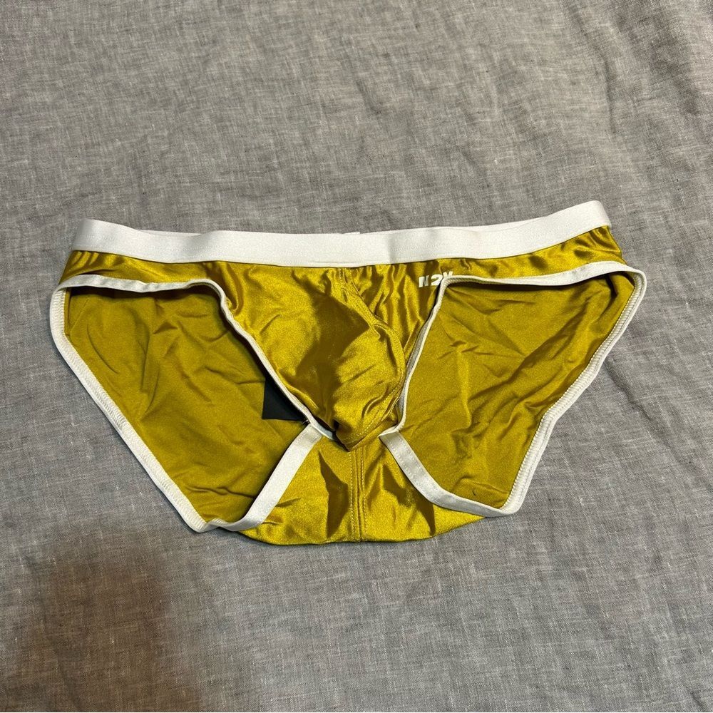 N2N Bodywear Gold Yellow Shiny Pouch Bikini Briefs Size Large NWT